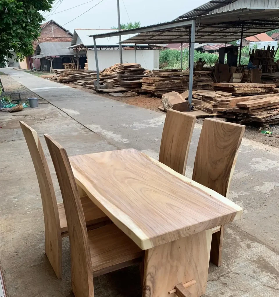 workshop furniture trembesi custom di jepara